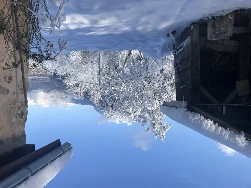 Le mazot savoyard sous la neige